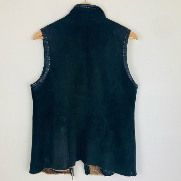 Artico Axel’s Vail, Colorado shearling zip front vest in black. Size 46 (US8/10) - Picture 8 of 11